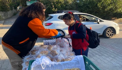 İzmir’de Süt-Simit projesi devam ediyor