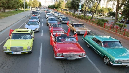 Kayseri Talas’tan klasik araçlarla Cumhuriyet coşkusu