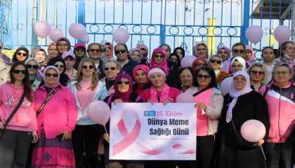 Kocaeli’de meme kanserine “pembe kurdele” ile dikkat çektiler