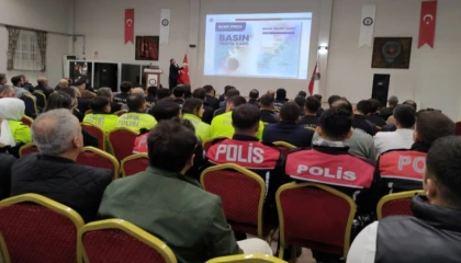 Konya’da emniyet mensuplarına ’Basın Kartı’ bilgilendirmesi