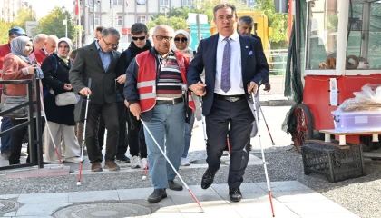 Manisa’da beyaz bastonla farkındalık yürüyüşü