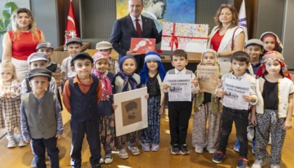 Mersin’de miniklerden Cumhuriyet coşkusu