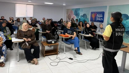 Narkotik polisinden Kocaelili annelere eğitim