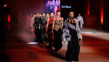 Şanlıurfa’nın pamuğu moda ile buluştu... Modacı Erol Albayrak’tan Urfa’da muhteşem defile