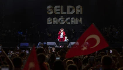 Selda Bağcan’dan Mersin’de Cumhuriyet Bayramı konseri