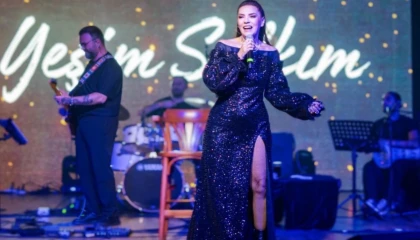 Yeşim Salkım’dan Kıbrıs’ta coşkulu konser
