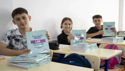 5 bin öğrenciye ücretsiz test kitabı