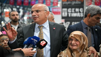 88 yaşındaki Emine Teyze okumanın yaşı olmadığını gösterdi