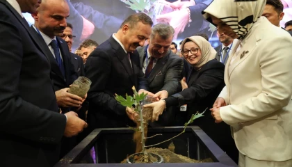 Anahtar Parti ilk yaşında 30 bin kişiyle salona sığmadı