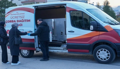 Ankara Keçiören’de vatandaşa sıcak çorba