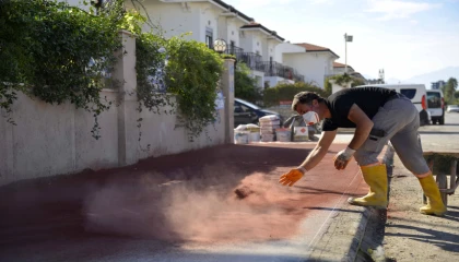 Antalya Güzeloba’da kaldırım çalışması