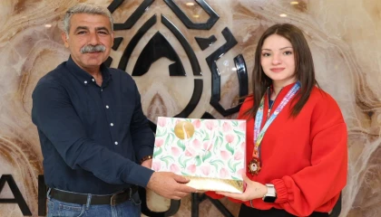 Artuklu Belediye Eşbaşkanı, Mardinli Türkiye Şampiyonu sporcuyu ağırladı