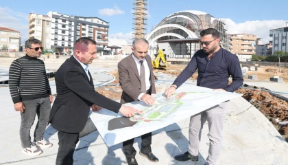 Başkan Çiftçi, Çayırova Kent Meydanı’nda incelemelerde bulundu