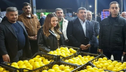 Başkan Vekili Büşra Özdemir’den hal esnafına ziyaret