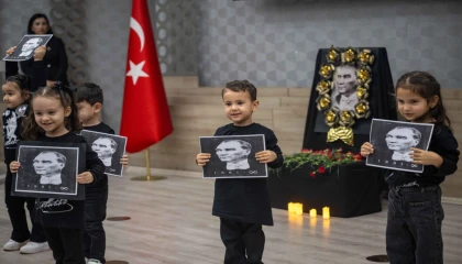 Bornova’da minik yüreklerden Atatürk’e duygusal anma