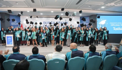 BTÜ’de lisansüstü mezuniyet coşkusu...449 öğrenci kep attı