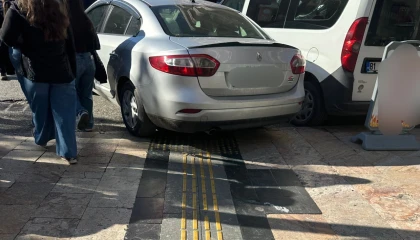 Bu kadarına da pes! Düzce’de görme engellilere yapılan yolu kapattı!