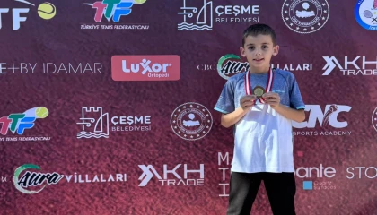 Bursa Büyükşehir Belediyesporlu tenisçilerden 2 şampiyonluk