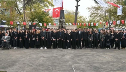 Bursa Gemlik’te gençlerden ‘Sonsuza Dek İzindeyiz’ mesajı