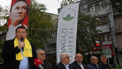 Bursa Osmangazi’de Başkan Aydın İstiklal’i dinledi