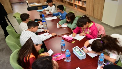 Bursa Osmangazi’de çocuklar hayallerini kağıda döküyor