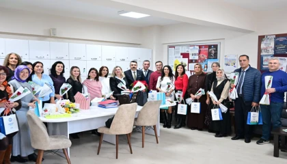 Bursa Yıldırım’da Öğretmenler Günü çiçeklerle kutlandı