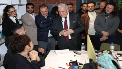 Bursa’da Başkan Şadi Özdemir’den üniversitelilere vize morali