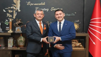 Deniz Karafazlı, CHP Genel Başkanı Özgür Özel’i ziyaret etti