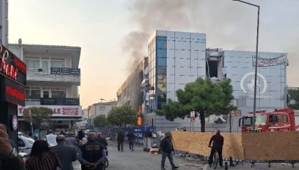 Düzce’de belediye binası yıkımında yangın paniği!