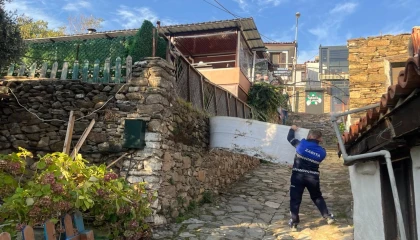 Efes Selçuk’ta görüntü kirliliği yaratan tabelalar kaldırılıyor