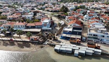 Foça’da dere yatağına yapılan kanal taşkını önledi
