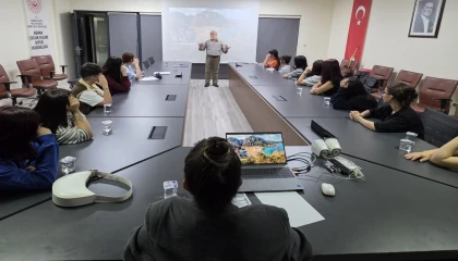 Gazeteci Özke gençlerle şiir üzerine buluştu