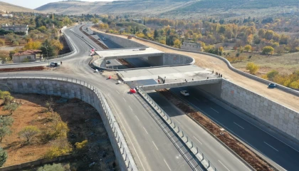 Gaziantep’te köprülü kavşak yatırımları devam ediyor