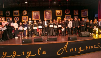 Güzelbahçeli gençler Atatürk için söyledi