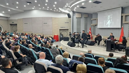 İzmir Bornova’da 10 Kasım’da duygu dolu gece