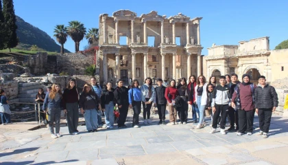 İzmir Büyükşehir’den Efes’te tarih ve müzik molası