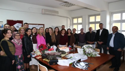 İzmir Çiğli’de Öğretmenler Günü fidanlarla kutlandı