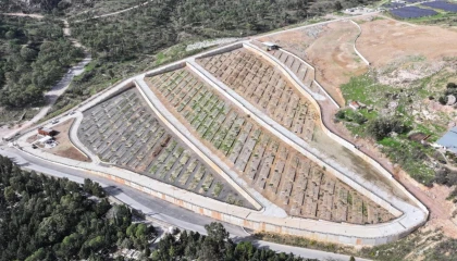 İzmir’de ’çift katlı’ mezarlık!