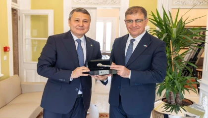 İzmir’de Kazakistan heyeti Ay Yıldızlı Konak’ta ağırlandı