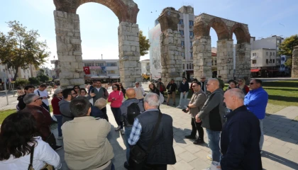 İzmirli turist rehberlerinden Efes Tarlası Yaşam Köyü’ne eğitim ziyareti
