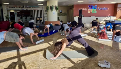 İzmirliler yoga ile esnedi