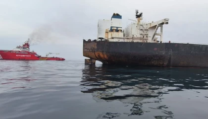 Karadeniz’de patlama yaşayan ’KAIROS’ta yangın söndürüldü... VIRAT’ın çeki operasyonu sürüyor