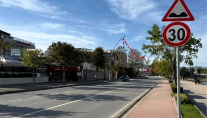 Kocaeli Başiskele sahilinde yoğun trafiğe pratik çözüm