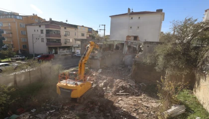 Kocaeli Çayırova’da metruk binalar yıkılıyor
