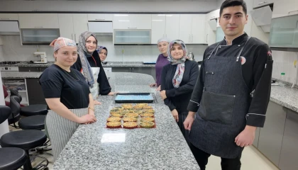Kocaeli’de yeni pasta şefleri eğitimlerine başladı
