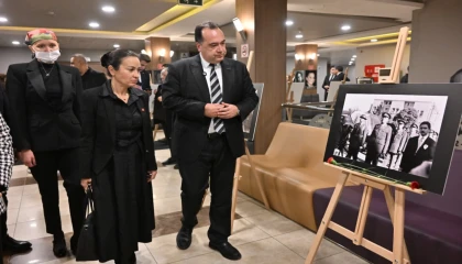 Manisa’da “Ata’nın Sanat Mirası” söyleşi ve fotoğraf sergisine yoğun ilgi