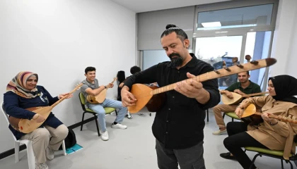 Mersin’de ücretsiz enstrüman kurslarına yoğun ilgi