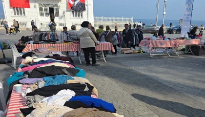 Mudanya’da sokak hayvanları için ikinci el giysi etkinliği
