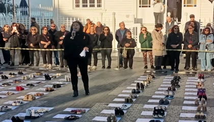 Mudanyalı kadınlar şiddete karşı 7 saat nöbet tuttu