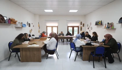 Nevşehir Belediyesi kursiyerlerine kitap okuma etkinlği